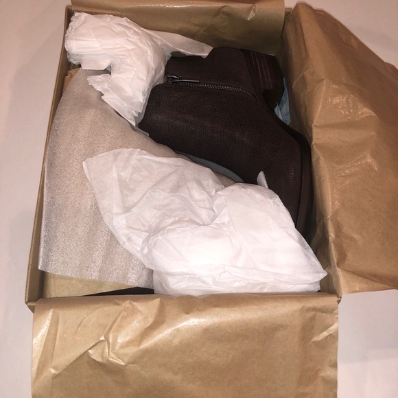 Lucky Brand Basel Leather Flat Bootie Size 7M in Java Goat Dakota - Picture 8 of 8